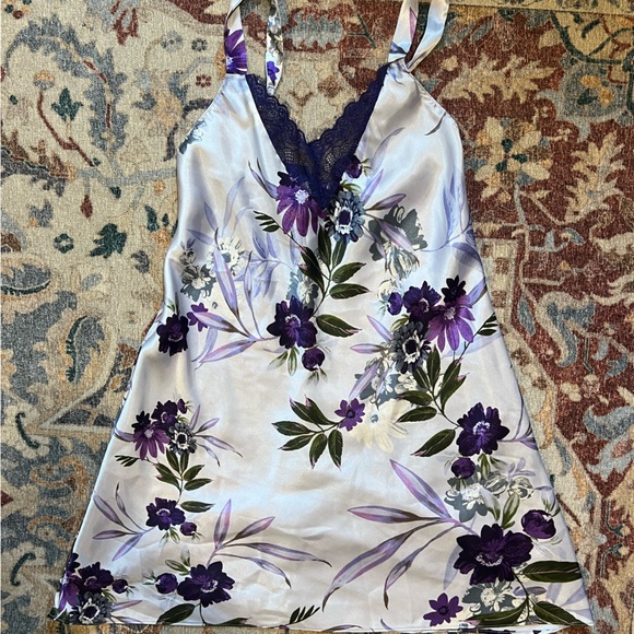 Nightgown - Picture 1 of 2